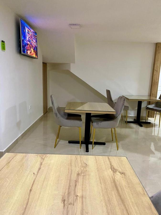 Hotel Wampushkar Zamora ภายนอก รูปภาพ
